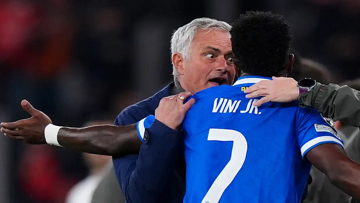 Mourinho visado! Organização anti-racista acusa técnico do Benfica de... manipulação psicológica