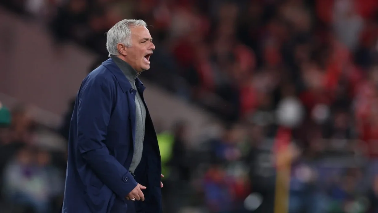 Benfica - Real Madrid: Mourinho 'decora' banco encarnado com jovem talento