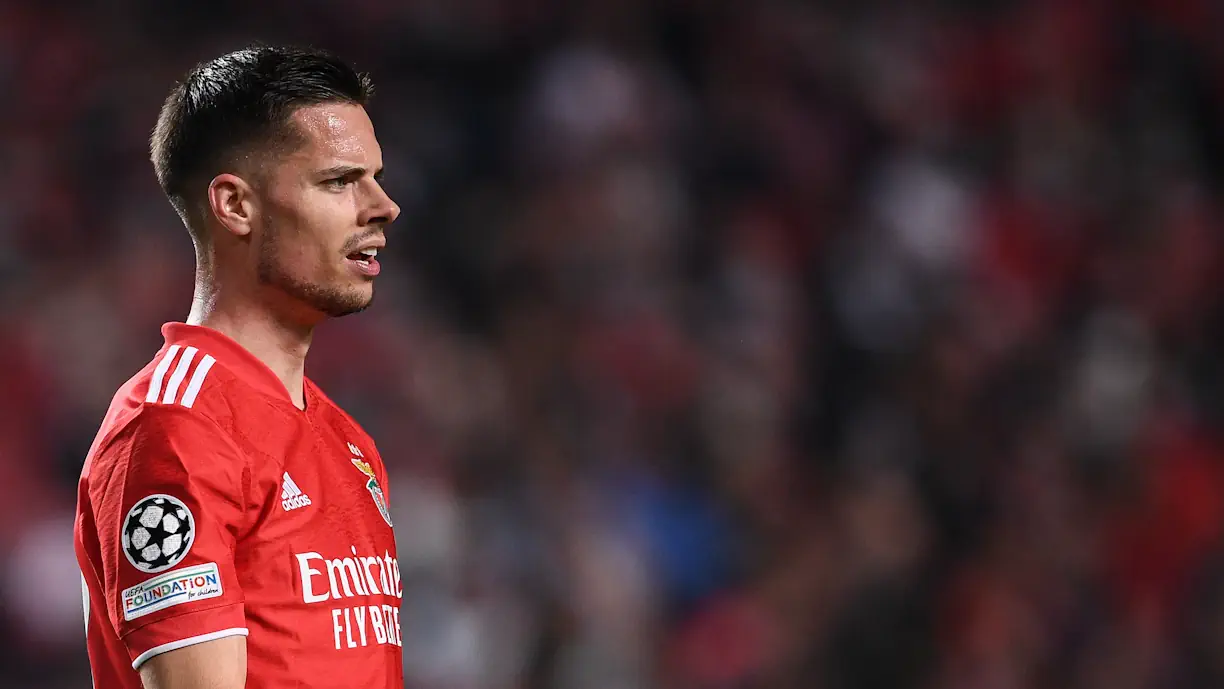  Julian Weigl, antigo jogador do Benfica, e a mulher, Sarah Richmond, atravessam um momento particularmente doloroso