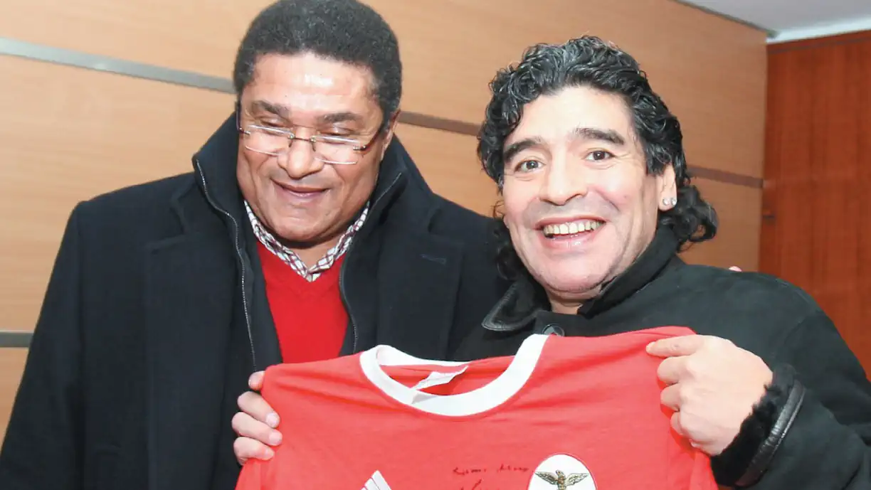  Enzo Fernández, antigo jogador do Benfica,  usa uma camisola de Maradona nos momentos cruciais da sua carreira