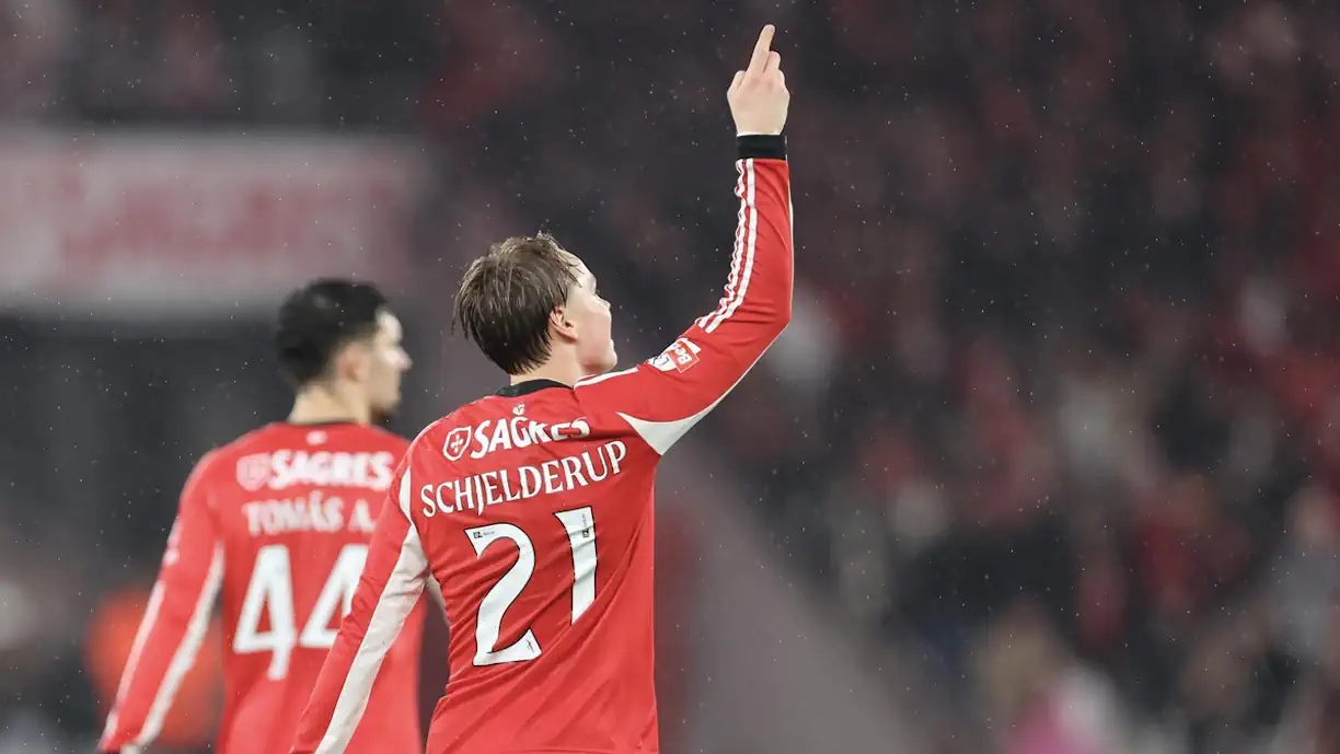 Tomás Cruz, médio do Benfica B, ficou "espantado" com as qualidades de Andreas Schjelderup demonstradas nos treinos