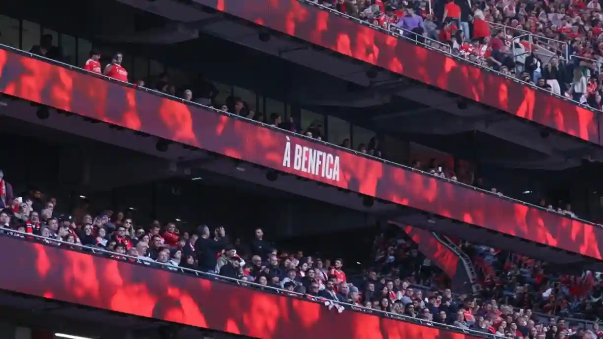 Surpresa! Vitória do Benfica contou com presenças especiais nas bancadas