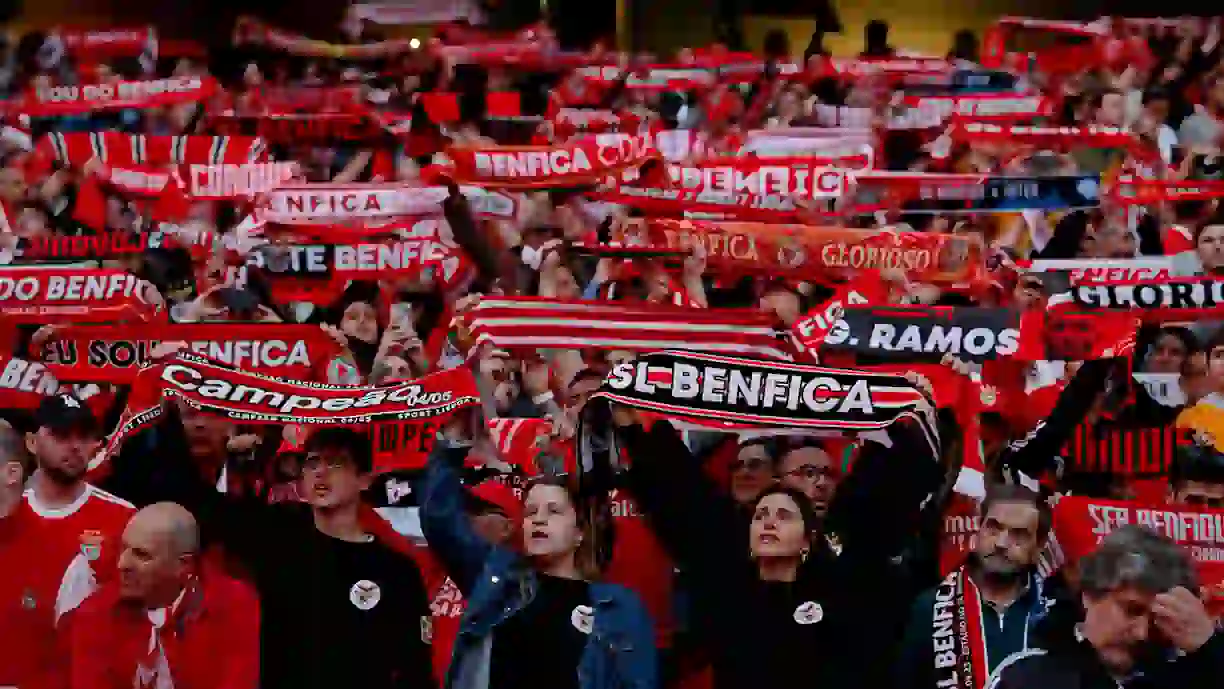 Benfica vence dérbi por 3-1 e fica a dois pontos da liderança