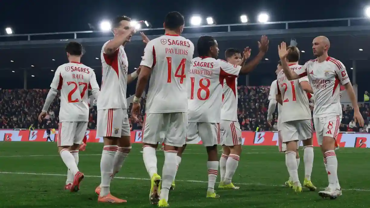 Durante os festejos do segundo golo de Andreas Schjelderup no Gil Vicente - Benfica, Dodi Lukebakio foi chamado à atenção por José Mourinho