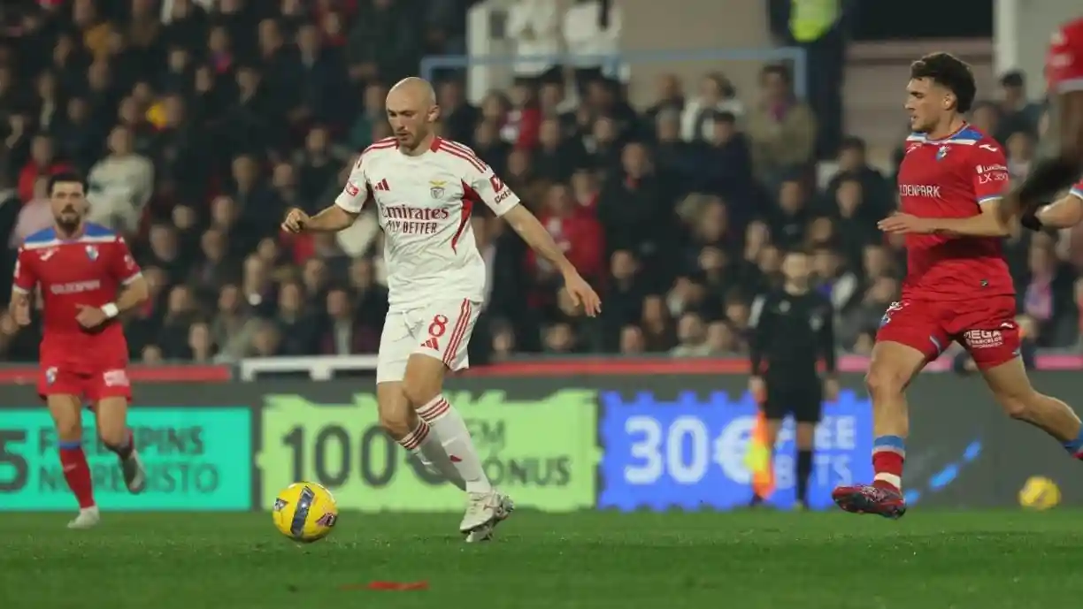 Fredrik Aursnes deu que falar no Gil Vicente - Benfica e José Mourinho falou sobre a situação do médio. Fotografia: SL Benfica