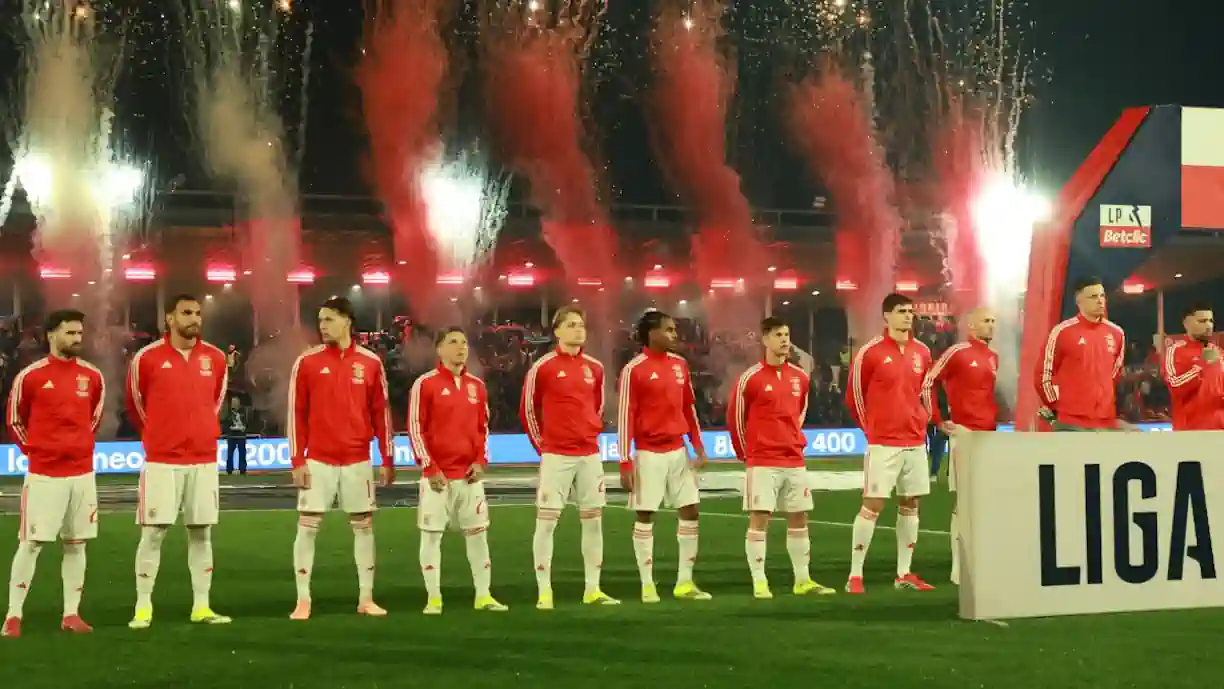 Gianluca Prestianni enalteceu nas suas redes sociais o apoio demonstrado pelos adeptos no Gil Vicente - Benfica