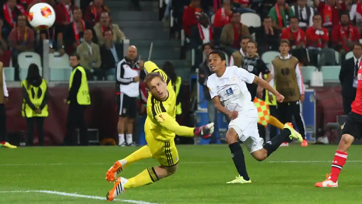 Sergio Romero, guarda-redes argentino de 39 anos, antes apontado ao Benfica de modo a substituir Jan Oblak, anunciou fim de carreira