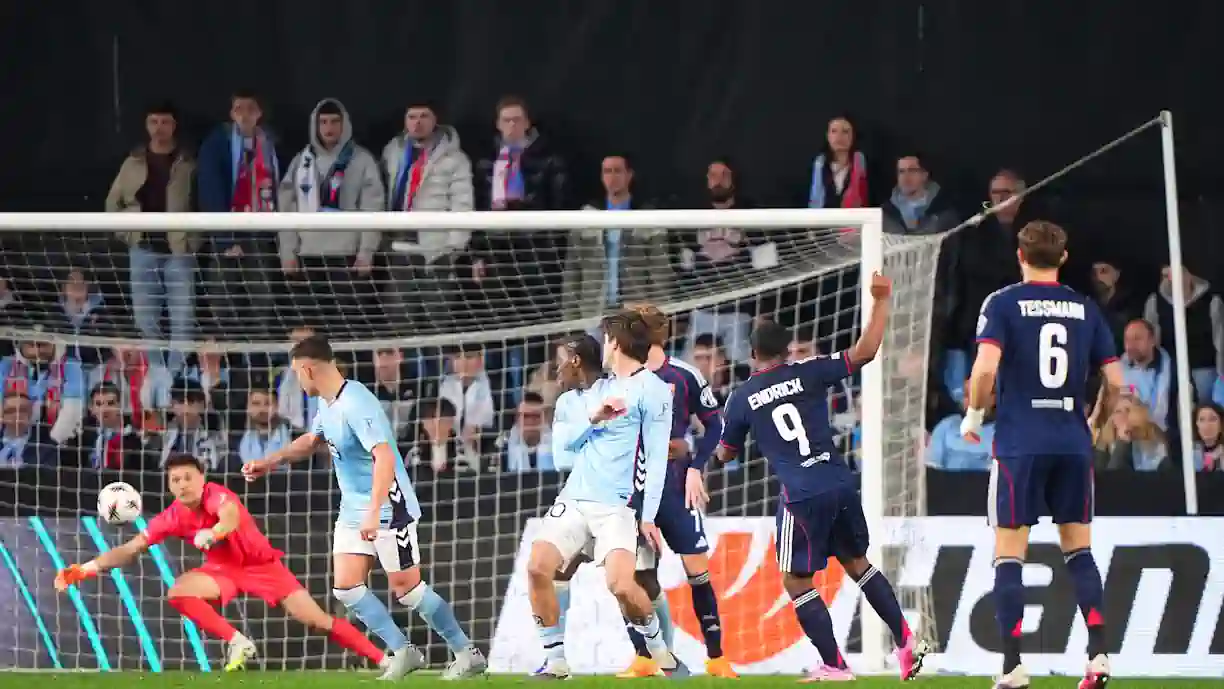 Ex Benfica ajuda Celta de Vigo a travar Lyon na Liga Europa