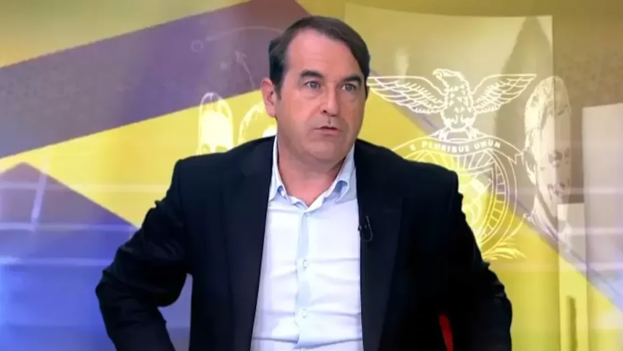 Nuno Encarnação aconselha titular do Benfica a deixar de jogar futebol