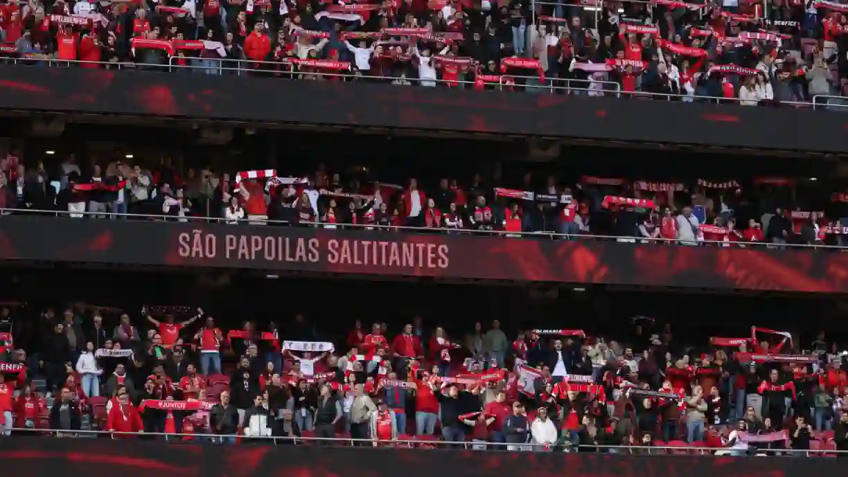 Durante o intervalo do Benfica - Nacional, o speaker do Estádio da Luz incentivou os adeptos a gritar o nome da marca Norauto