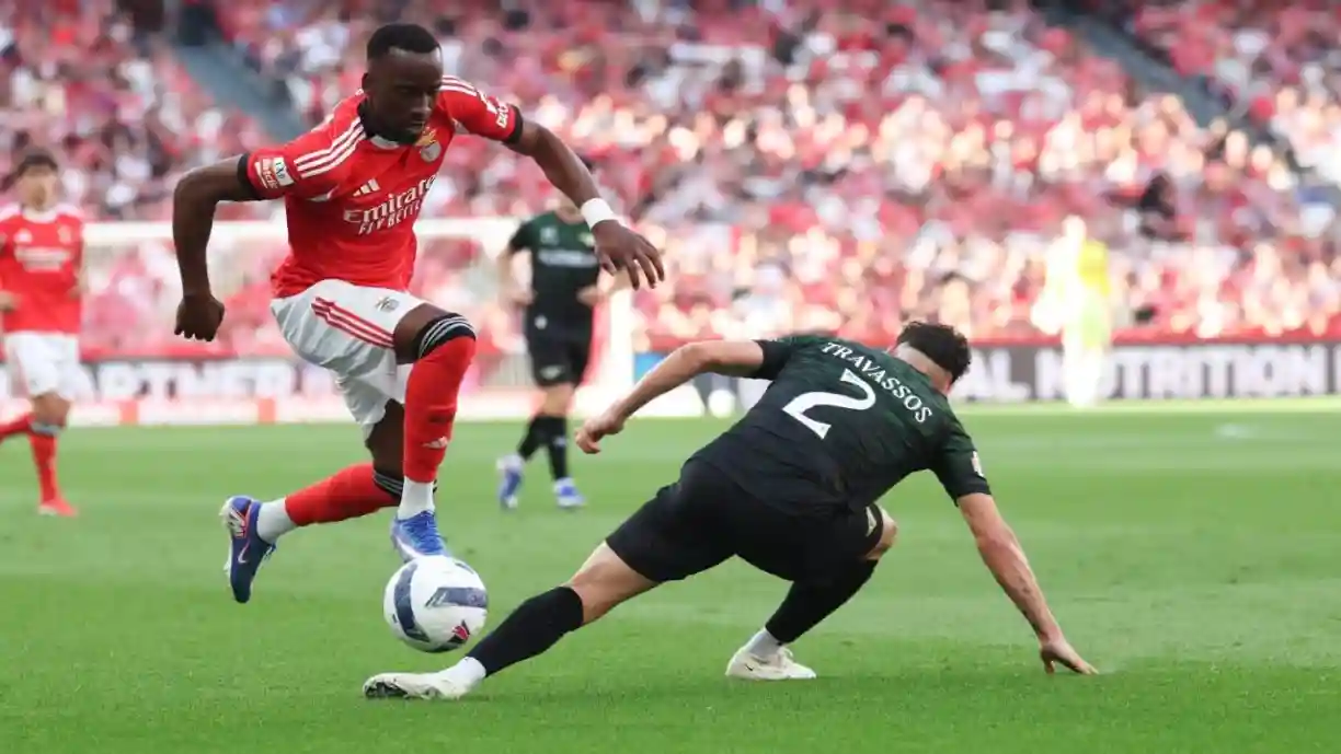 Dodi Lukebakio deu que falar no duelo frente ao Moreirense e Mourinho confirmou um bate-boca com o extremo do Benfica. Fotografia: SL Benfica