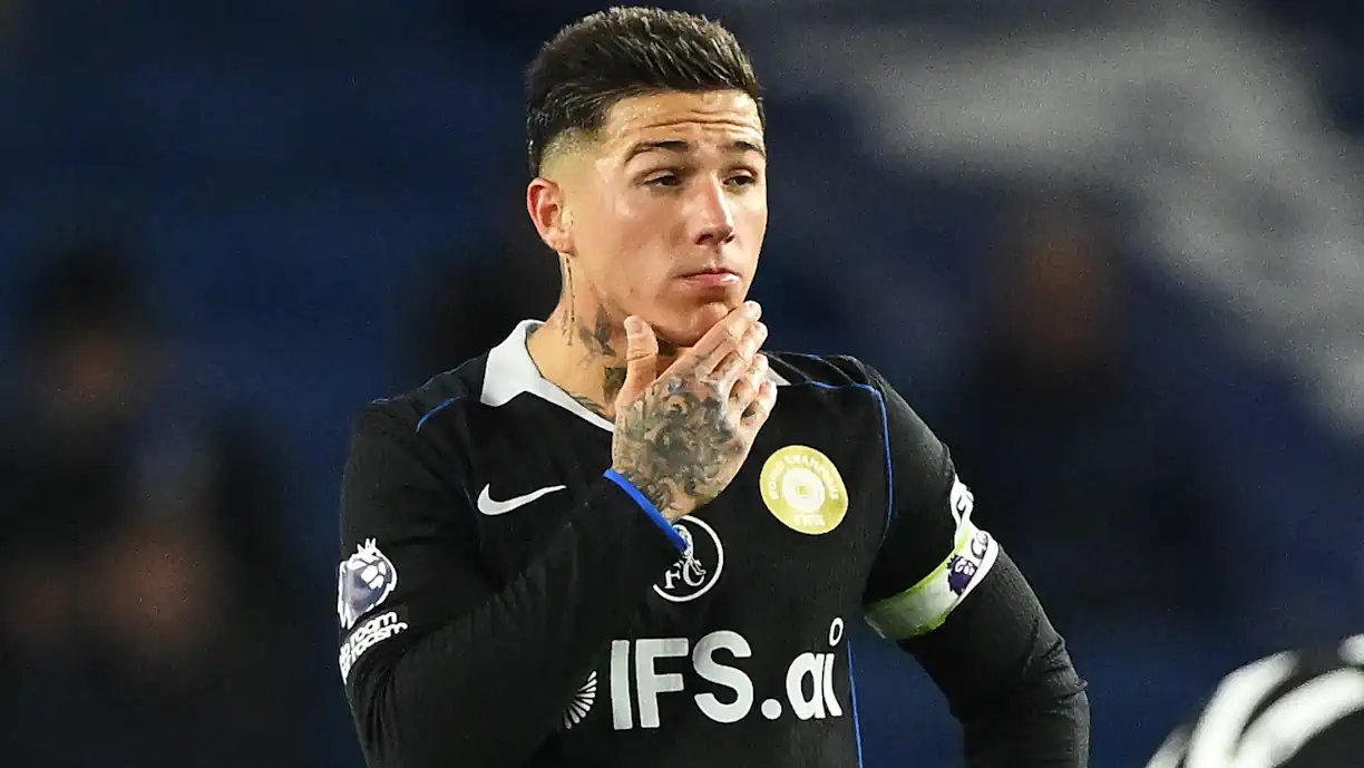 O que se passa, Enzo? Ex Benfica em queda livre após o Brighton - Chelsea