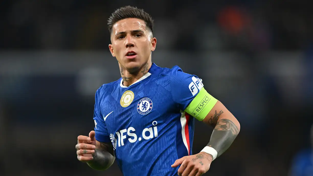 Chelsea decidiu afastar Enzo Fernández dos próximos dois jogos; Ex Benfica volta a estar no centro da polémica