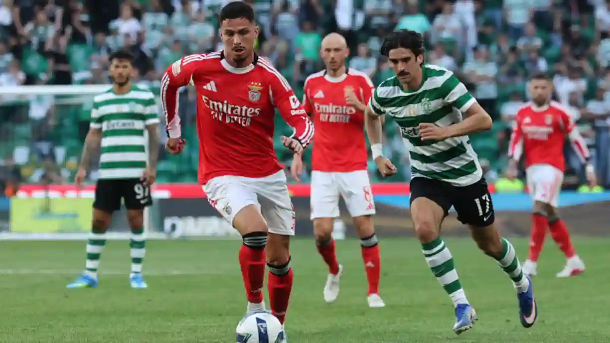 Benfica venceu o Sporting por 2-1, este domingo, dia 19 de abril, em jogo a contar para a 30.ª jornada da Liga Portugal Betclic
