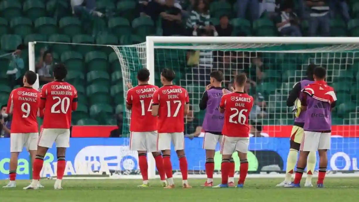 No rescaldo do triunfo frente ao Sporting, imagens captadas revelam um gesto bastante curioso de uma das figuras principais do Benfica. Fotografia: SL Benfica