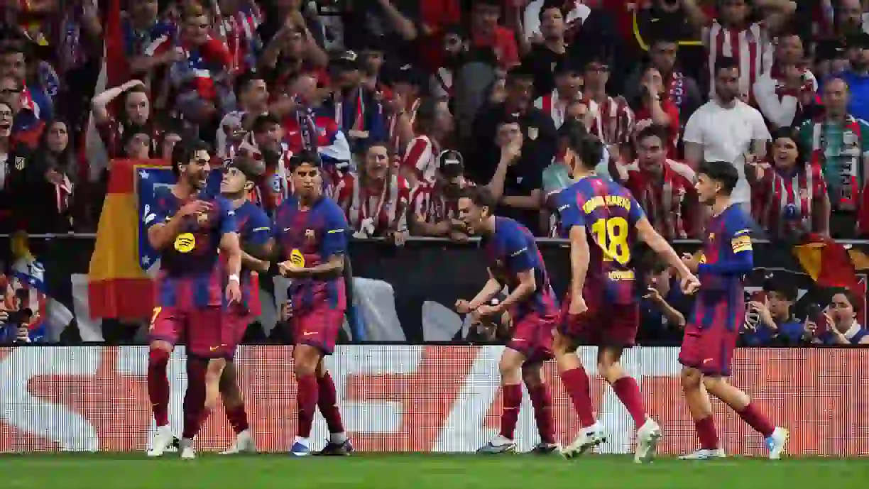 Jornal espanhol 'Mundo Deportivo' diz que Benfica pensou em contratar João Cancelo, mas ala do Barcelona é muito caro, confirmando um Exclusivo Glorioso 1904