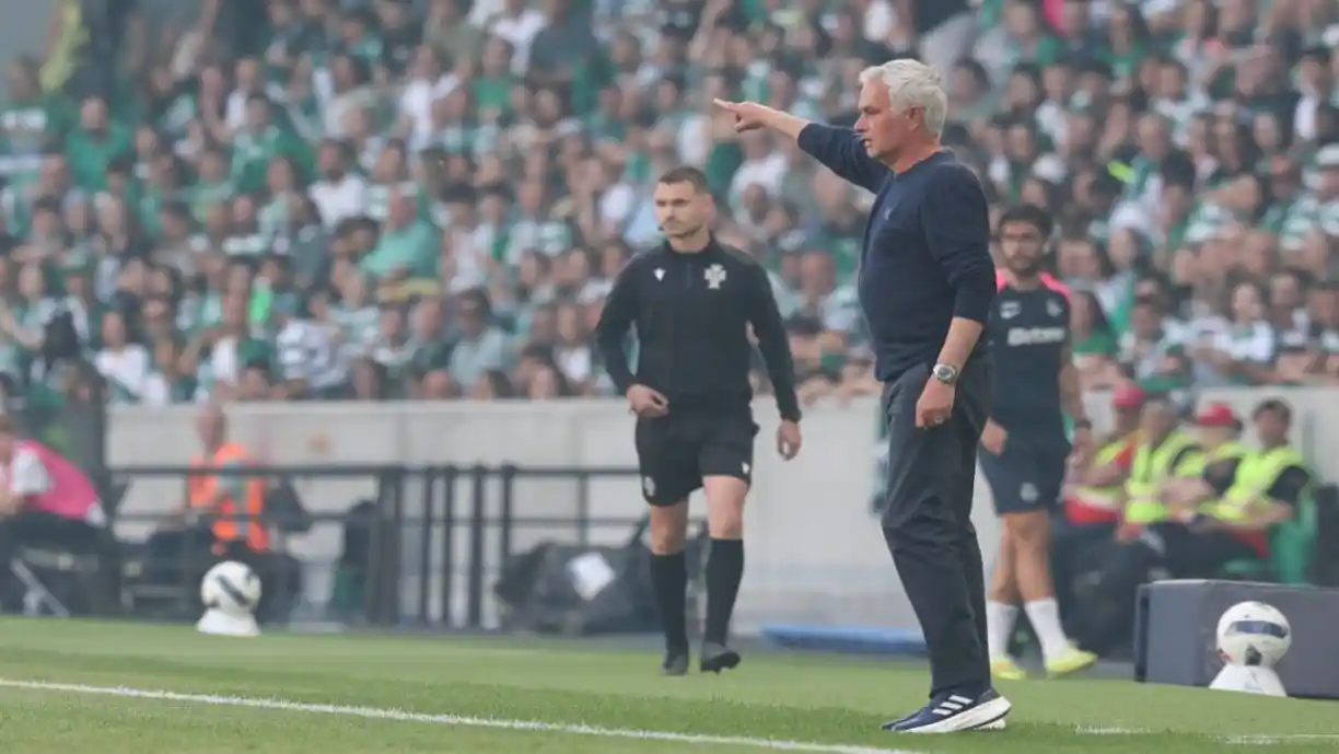 O Benfica saiu vitorioso frente ao Sporting, numa partida onde José Mourinho deixou elogios a todos os intervenientes. Fotografia: SL Benfica