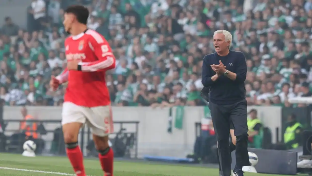 Nas últimas horas, a imprensa espanhola voltou à carga a respeito do futuro de José Mourinho e continuidade no Benfica. Fotografia: SL Benfica