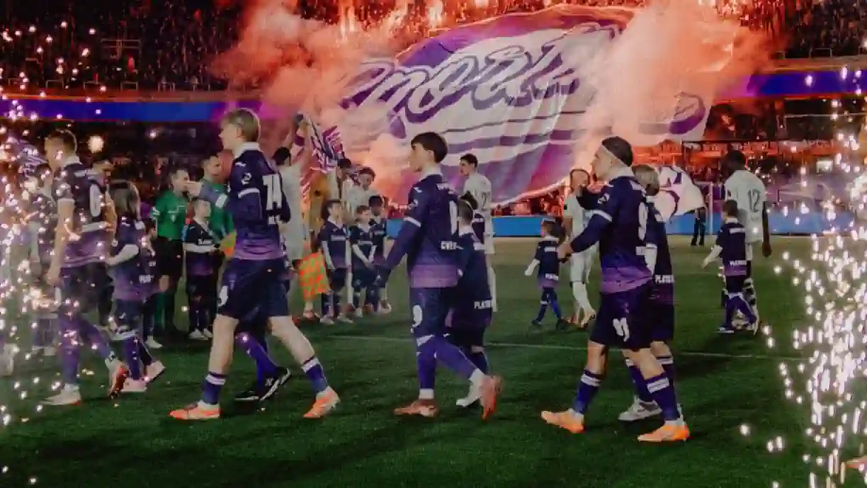 Exclusivo Glorioso 1904 - Benfica está atento a Nathan De Cat, médio do Anderlecht, mas tem concorrência de peso