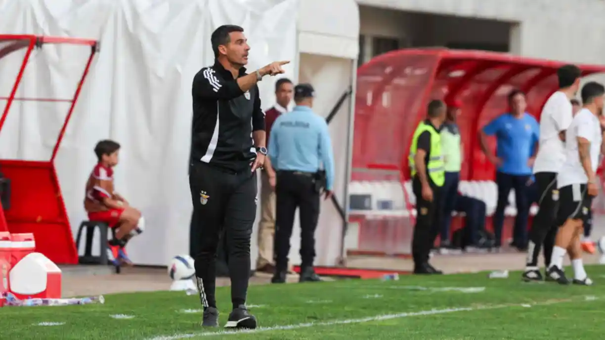 Nélson Veríssimo destacou a exibição do Benfica apesar do marcador não espelhar o que aconteceu no relvado. Fotografia: SL Benfica