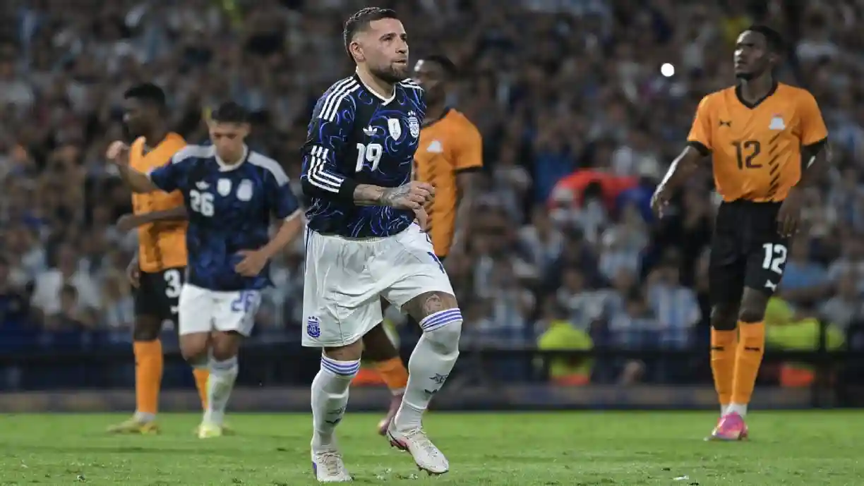 Nicolás Otamendi, capitão do Benfica, marcou na goleada da Argentina frente à Zâmbia. Fotografia: Marcelo Endelli | Getty Images