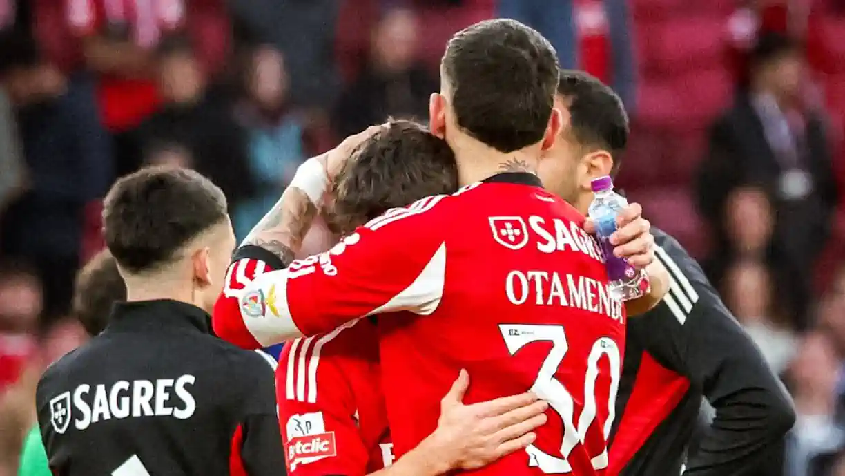 Imprensa francesa voltou a colocar os olhos na formação do Benfica, desta vez com destaque para Gonçalo Moreira