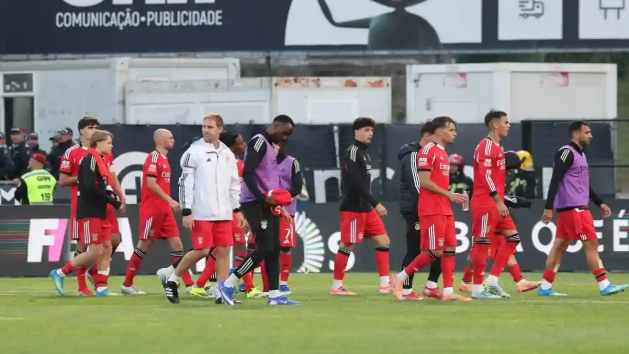 Descalabro no Famalicão - Benfica: focos de tensão marcaram jogo polémico