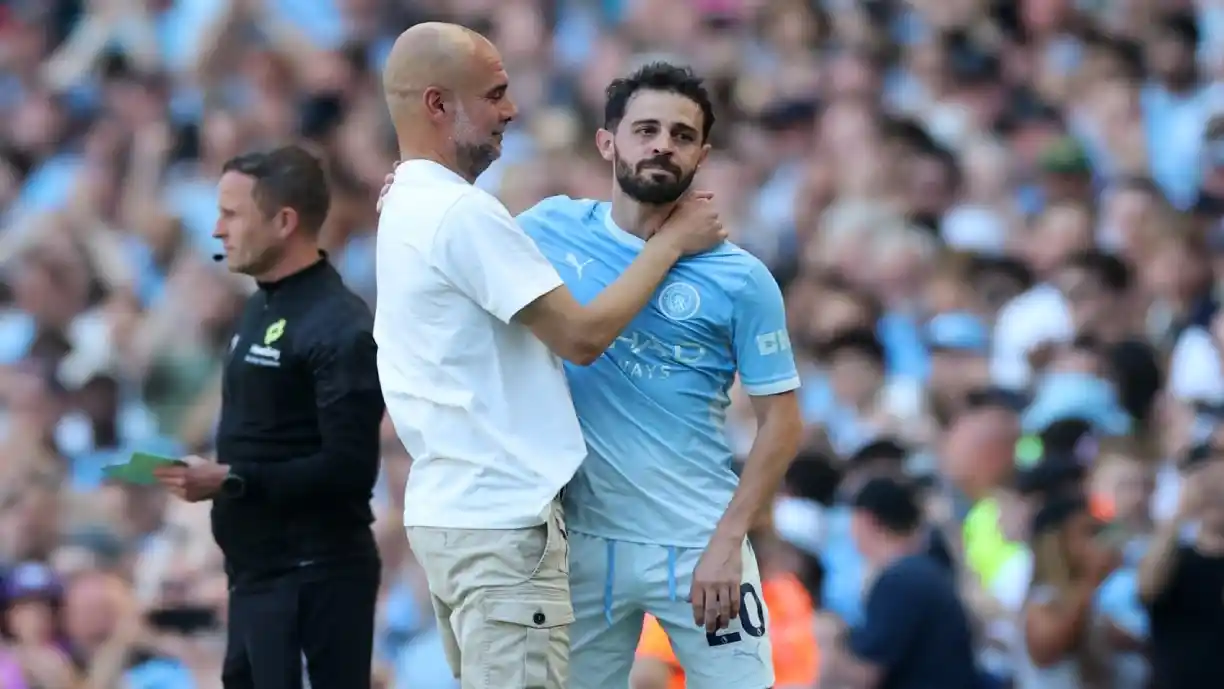 Bernardo Silva emocionou o Etihad Stadium na hora de despedida após o City - Aston Villa. Fotografia: Carl Recine | Getty Images