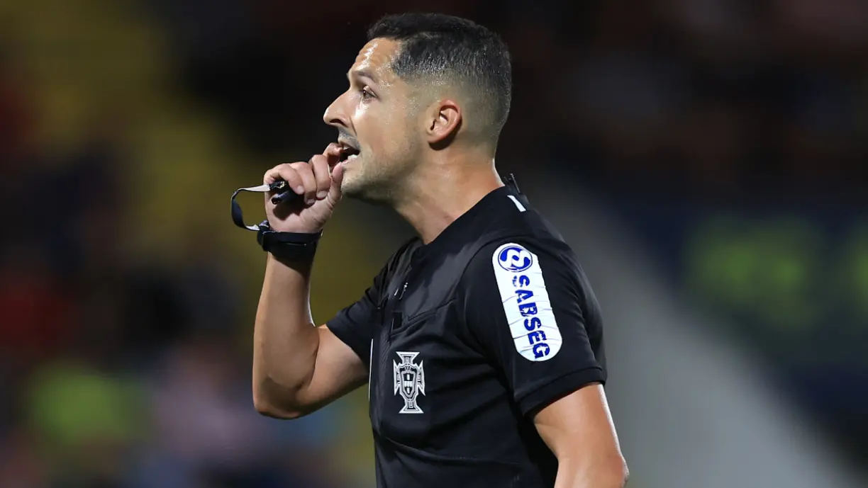 Gustavo Correia com nota negativa no Famalicão - Benfica: "Cometeu erros graves"