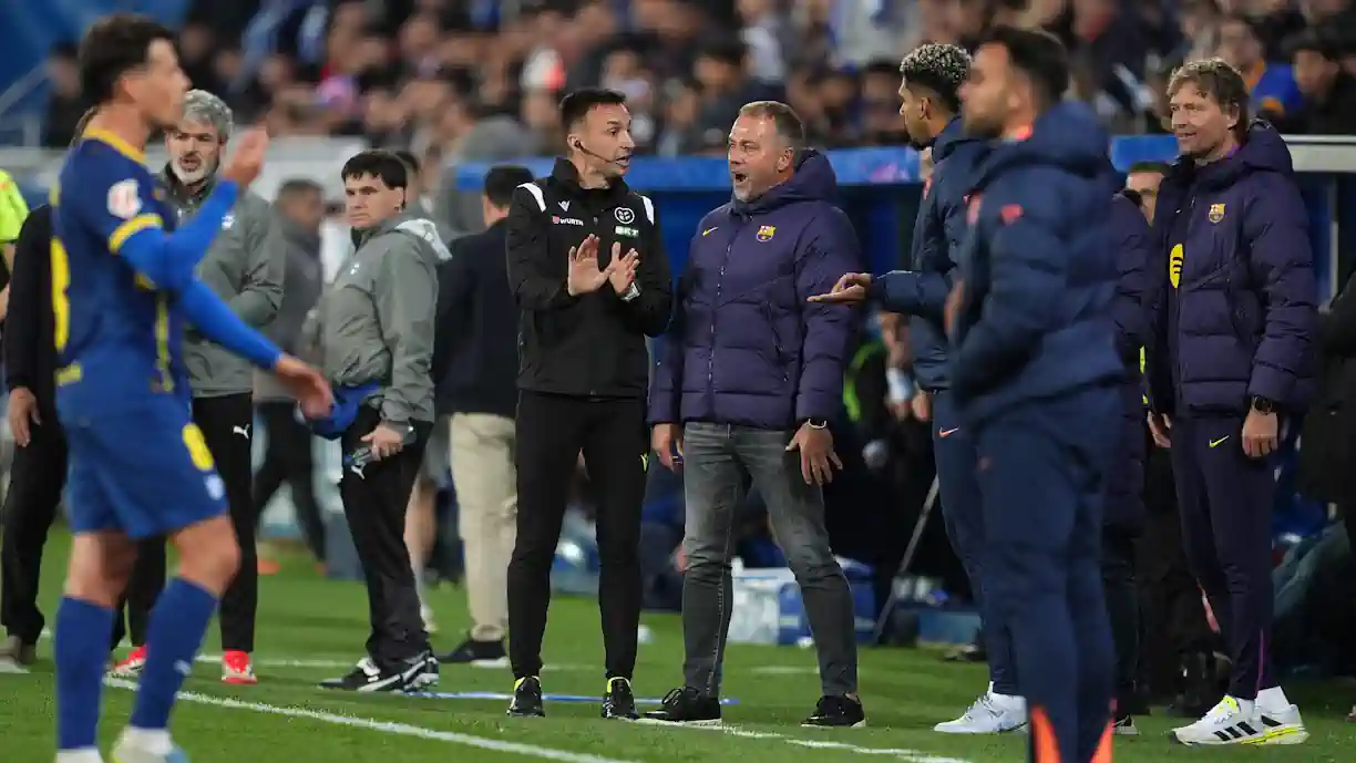 Quique Flores, antigo treinador do Benfica, que agora comanda o Alavés, bateu o Barcelona por 1-0 e estragou a festa a Hansi Flick