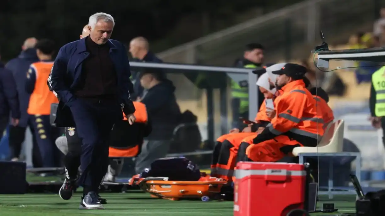 No final do encontro frente ao Estoril, Mourinho abordou a continuidade no Benfica e o interesse do Real Madrid. Fotografia: SL Benfica