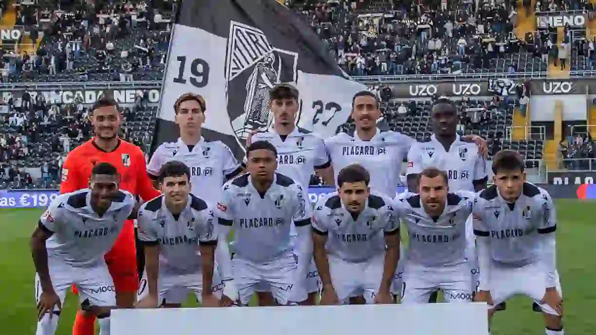 Noah Saviolo, extremo revelação do Vitória de Guimarães, entrou no radar do Benfica tendo em vista a próxima temporada