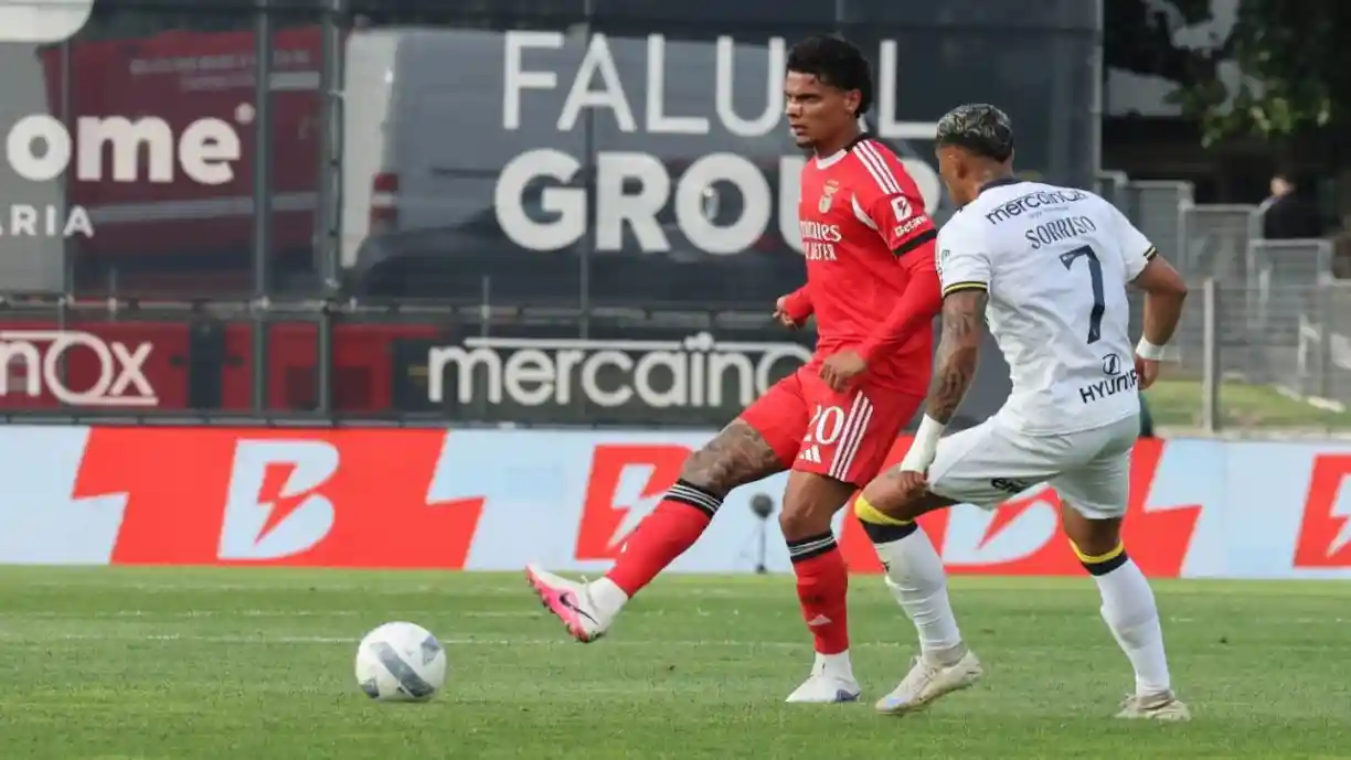 Confusão em Famalicão deixa Benfica em 'modo sobrevivência' frente ao Braga