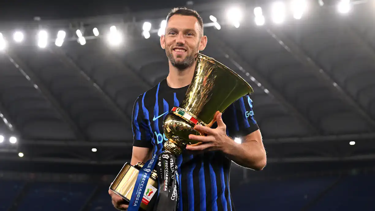 Exclusivo Glorioso 1904 - Stefan de Vrij e o Benfica ainda não têm qualquer tipo de entendimento ou negociação em curso