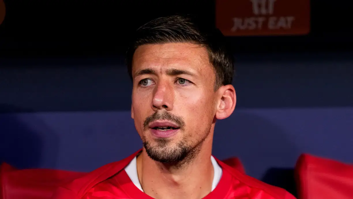 Clément Lenglet já está em Lisboa para assinar contrato com o Benfica e revela que já falou com o Presidente Rui Costa
