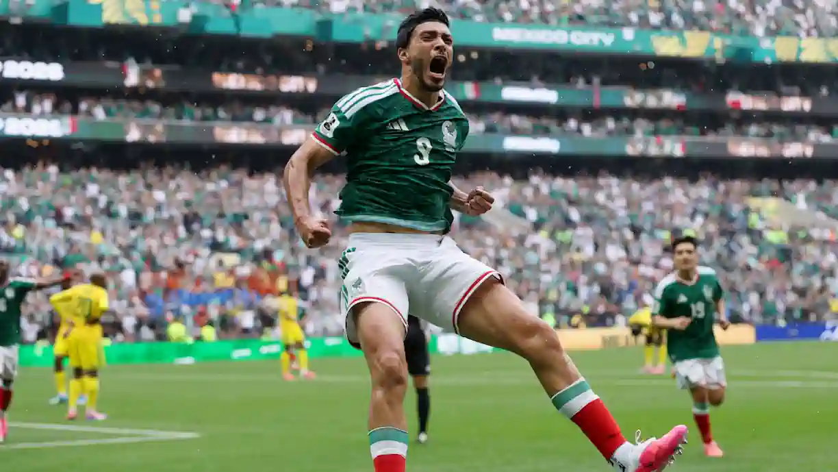 Jiménez começa bem o Mundial! Ex Benfica marca e garante festa no México - África do Sul (vídeo)