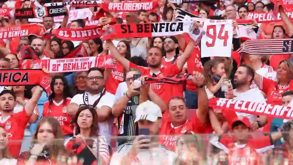 Jogo louco acaba com derrota do Benfica diante do Estoril (4-3)