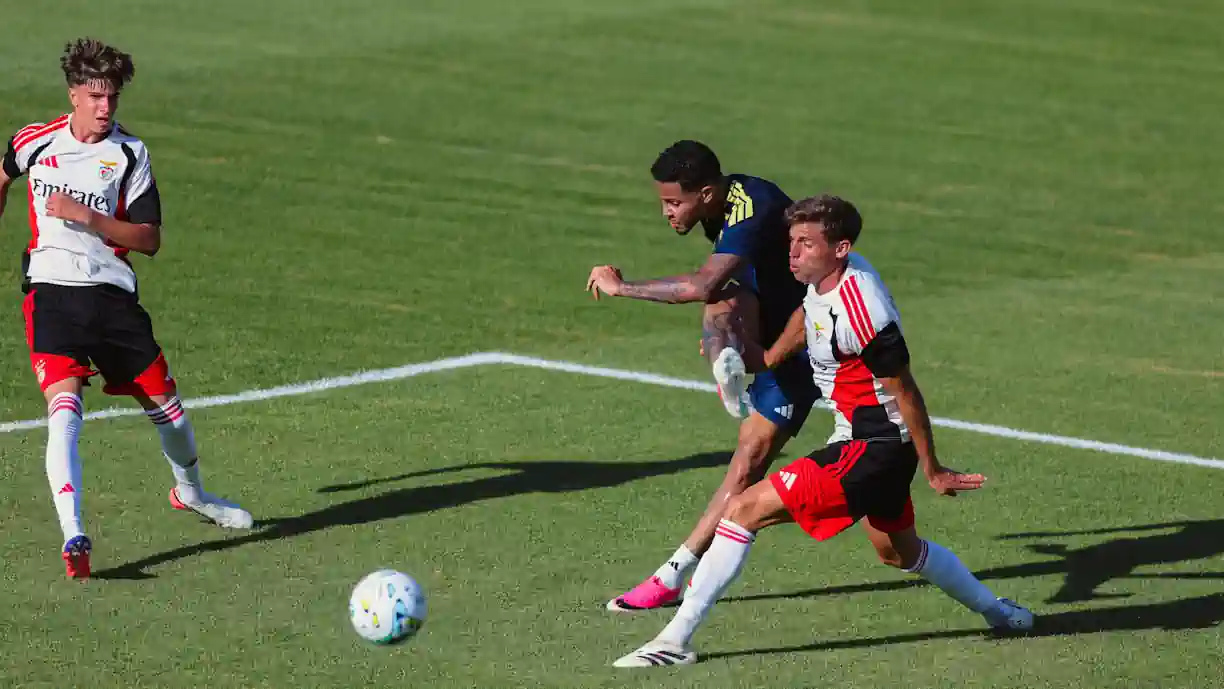 Benfica B, com Nuno Félix no onze, derrota o Al Nassr e consegue sua primeira vitória nos particulares de preparação para a próxima época