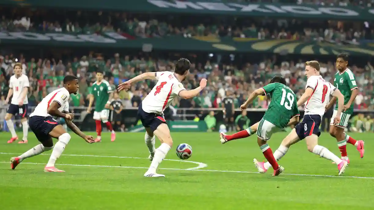 Benfica e Borussia Dortmund entram em disputa para garantir a contratação de Gilberto Mora, destaque mexicano de 17 anos