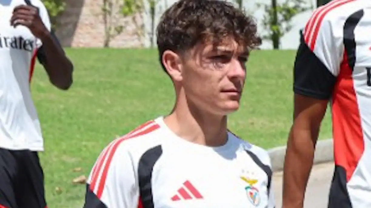 Gonçalo Moreira, médio ofensivo do Benfica, poderá ser cedido ao Famalicão, estando envolvido na contratação de Ibrahima Ba