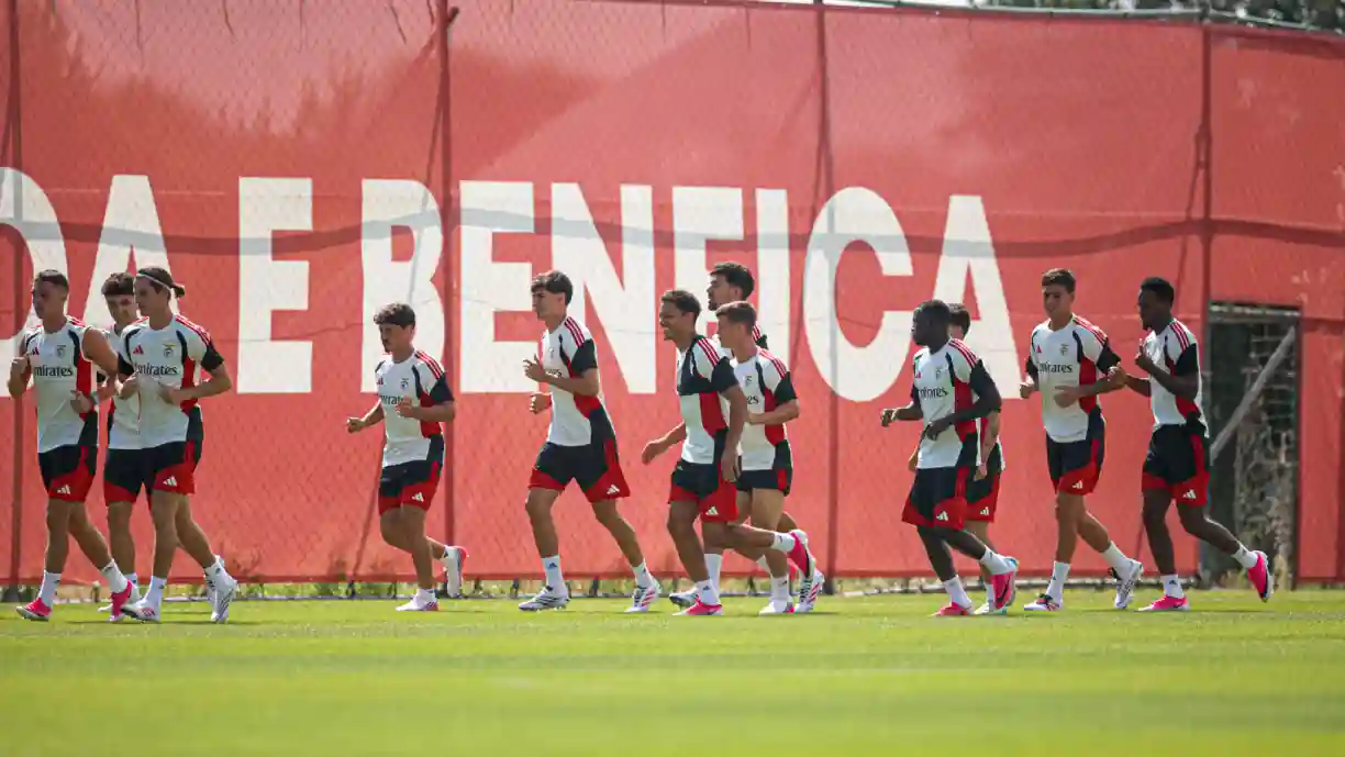 Treinador colombiano, Alberto Suárez, coloca Jhon Durán, novo reforço do Benfica, entre os melhores avançados do mundo