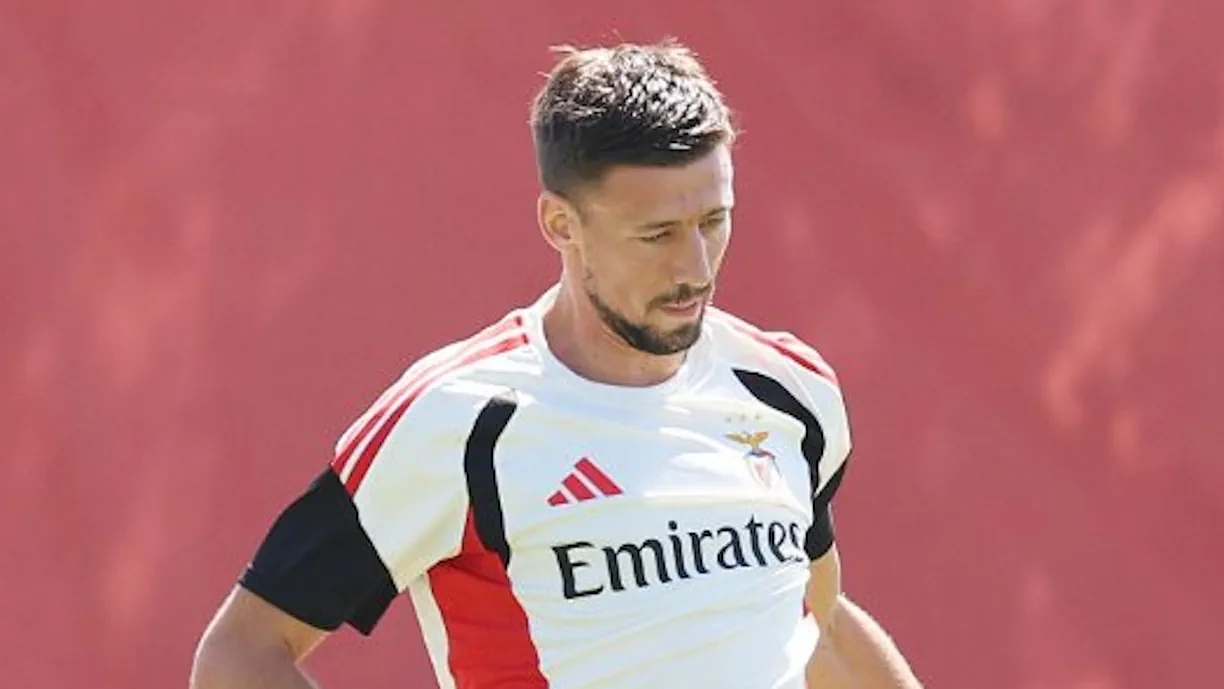 Lenglet impressiona no Benfica e já tem número da camisola (Vídeo)
