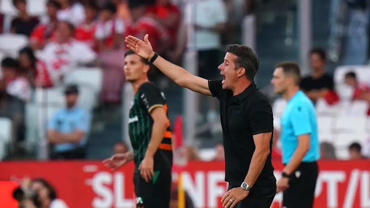 Marco Silva fala sobre Pavlidis, António Silva e a chegada de novos reforços após goleada do Benfica sobre o St. Gallen