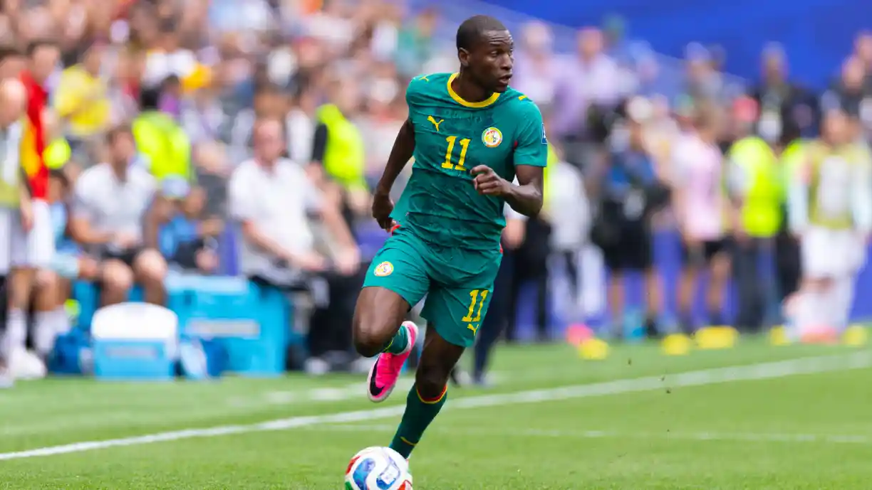 Nicolas Jackson está irritado com Paul Keita e diz que jogador que passou pela formação do Benfica está a mentir