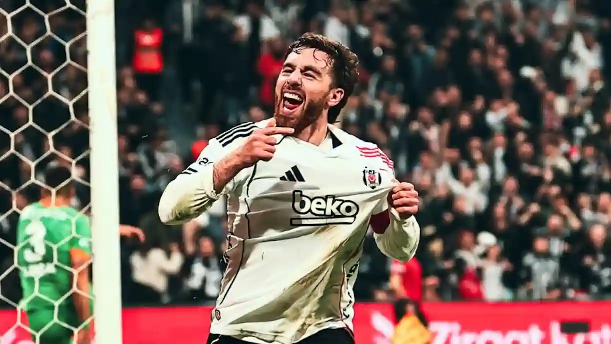 Ex Benfica, Orkun Kokçu, marcou belo um  golo na vitória do Besiktas frente ao Midtjylland nas pré-eliminatórias da Liga Europa