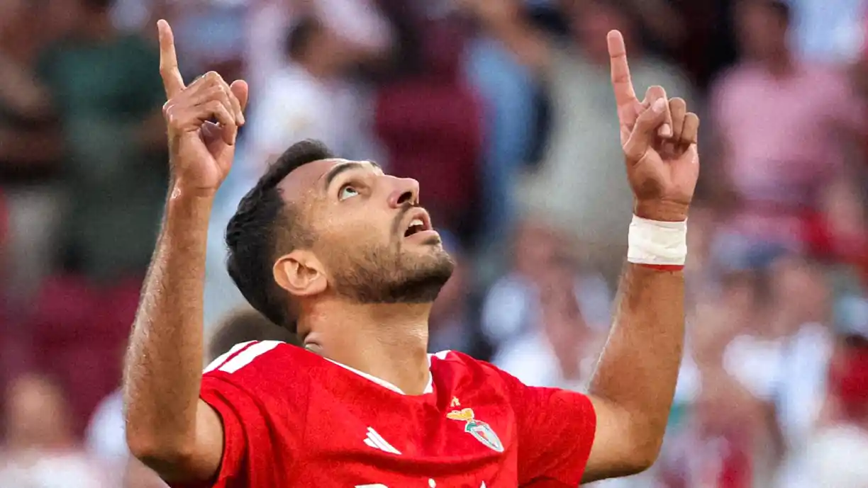 Pavlidis marca quatro golos na vitória do Benfica sobre o St. Gallen e iguala feito de Eusébio no Estádio da Luz