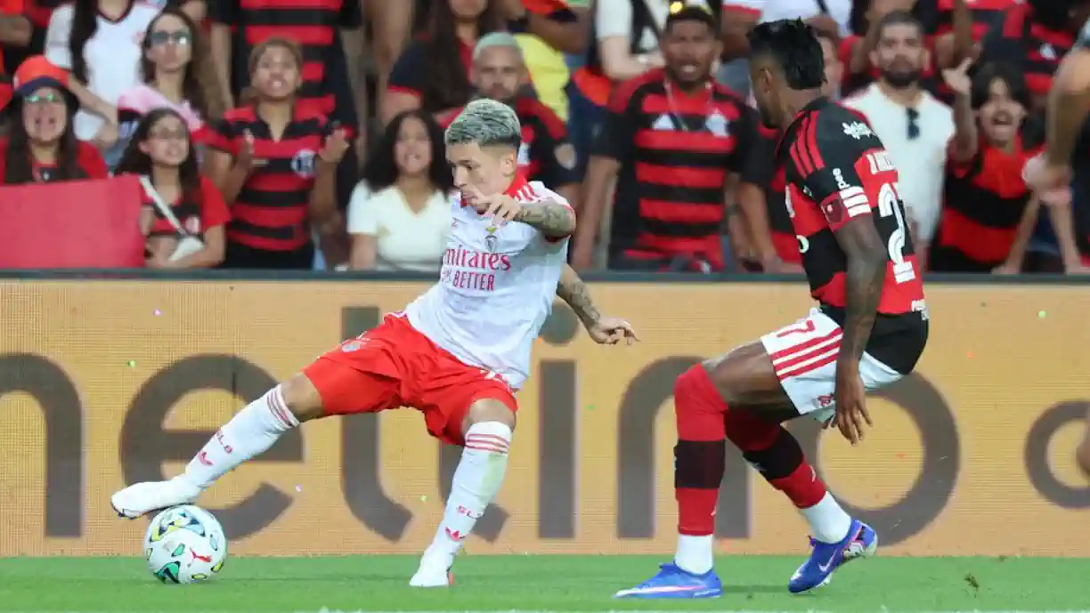 Após jogo com o Benfica, avançado do Flamengo fala sobre 'perseguição' a Prestianni: "É mesmo assim"
