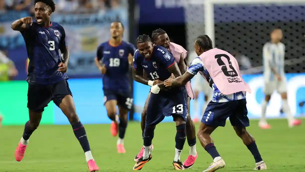 Já tendo garantido a contratação de Sidny Lopes Cabral, Trabzonspor ainda pode render mais de 25 milhões ao Benfica no mercado