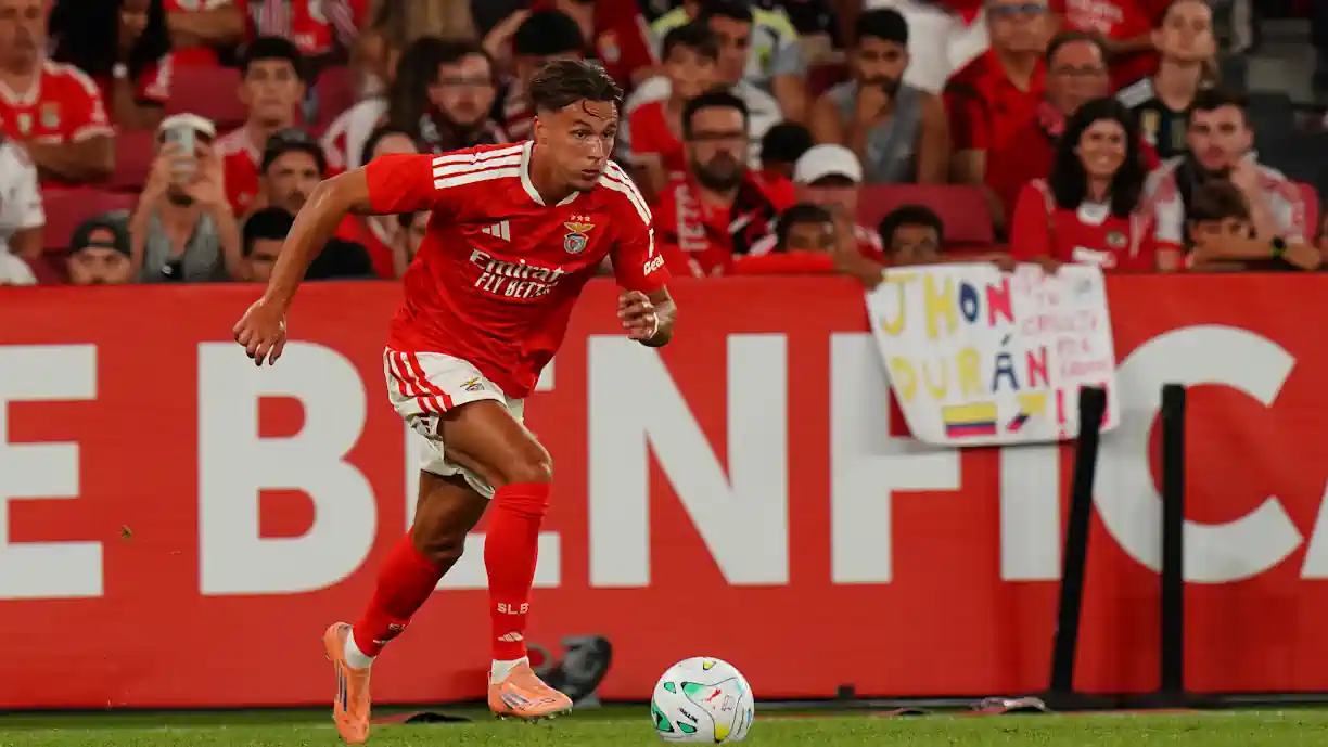Amar Dedic, ala do Benfica, já tem os termos pessoais acertados com o Newcastle para uma possível mudança para a Premier League