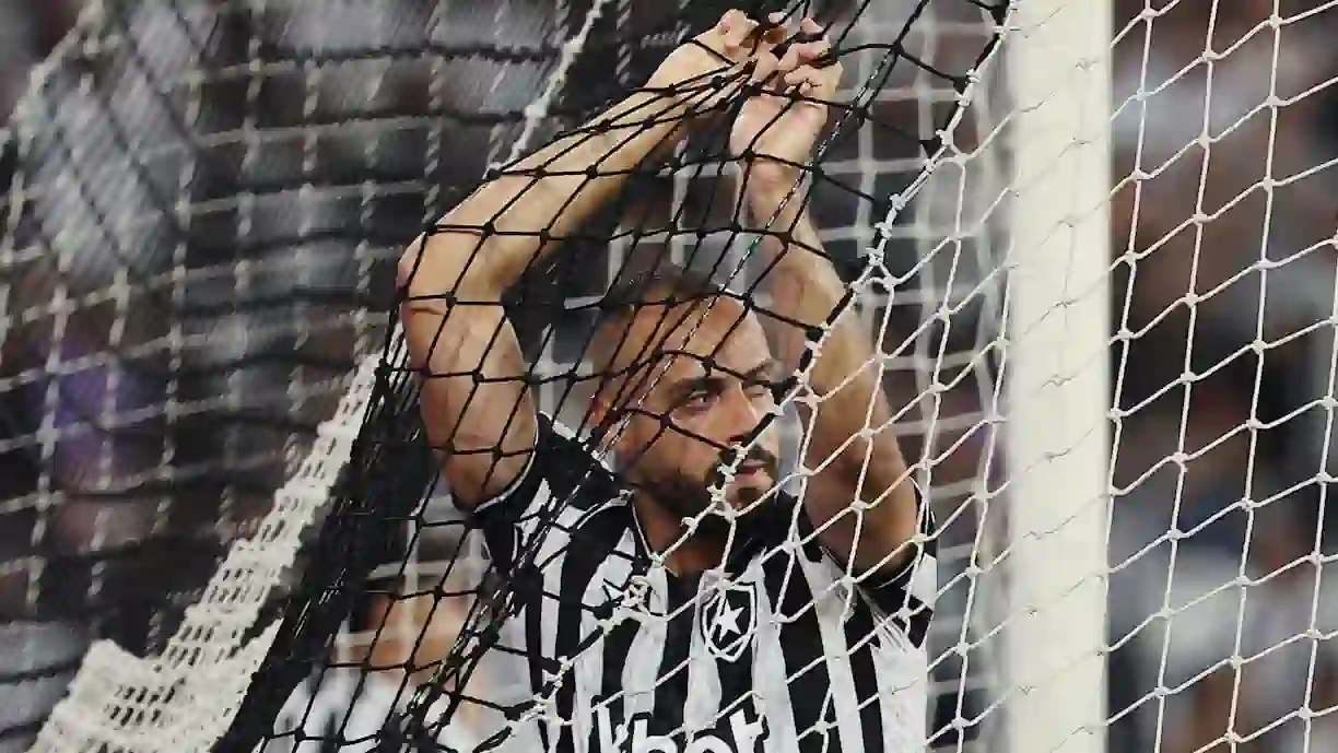 Arthur Cabral, antigo ponta de lança do Benfica, protagonizou uma perdida incrível no jogo entre o Botafogo e o Cienciano